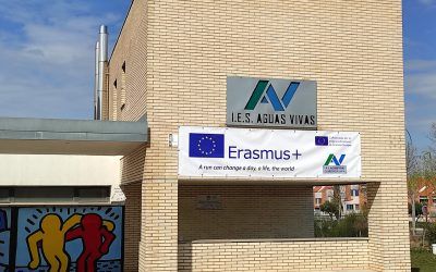 Nuestra nueva pancarta Erasmus+ visibiliza la dimensión de nuestros proyectos.