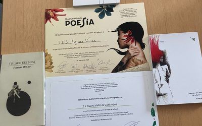 Diplomas y libros por el día mundial de la Poesía: sacando la poesía al bosque con la Acreditación