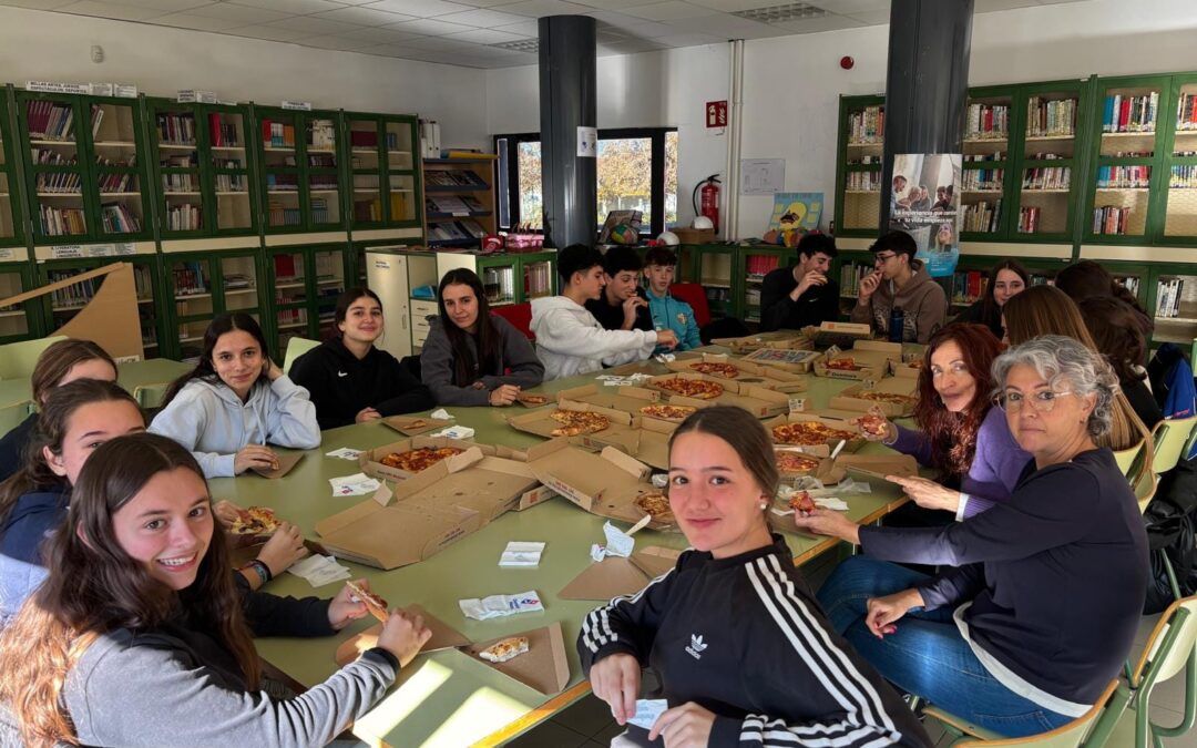 Pizza y trabajo colaborativo… preparándonos par el intercambio a Dinamarca…