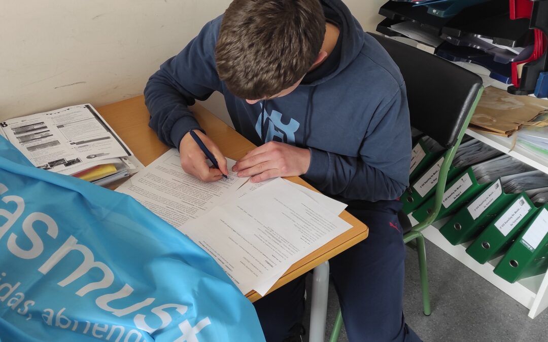 Firmando más convenios para estudiantes de CFGS