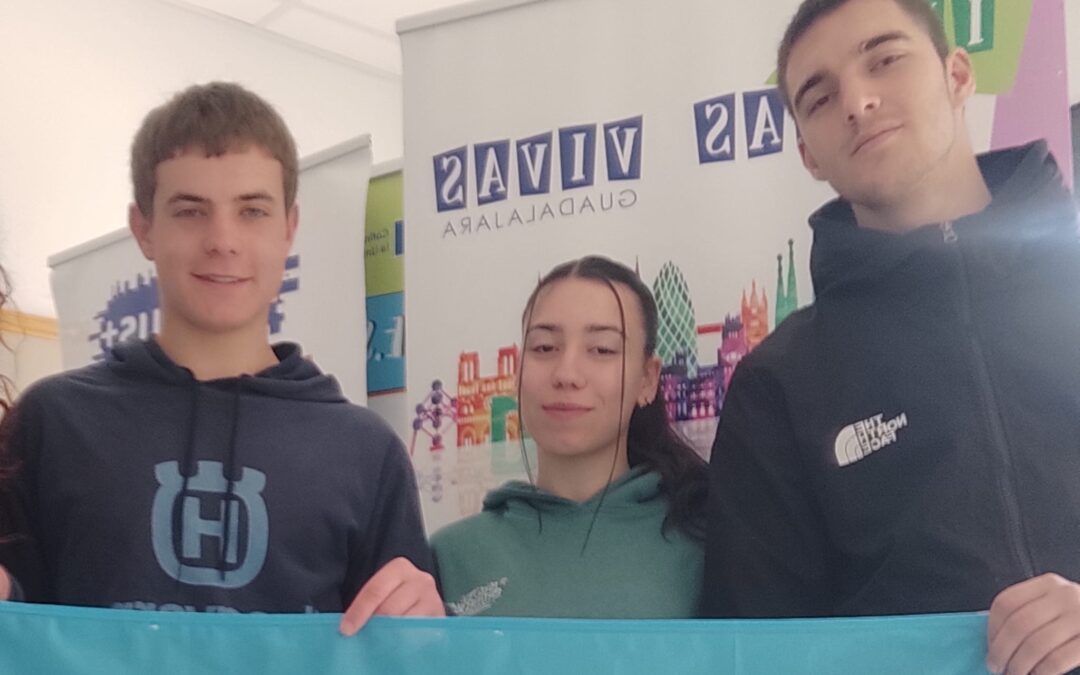 ¡Última reunión de seguimiento para nuestros estudiantes que harán sus prácticas en empresas europeas con Erasmus+! ✈️📚